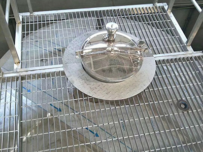 鋼笆片制作過(guò)程中沖剪機(jī)如何用